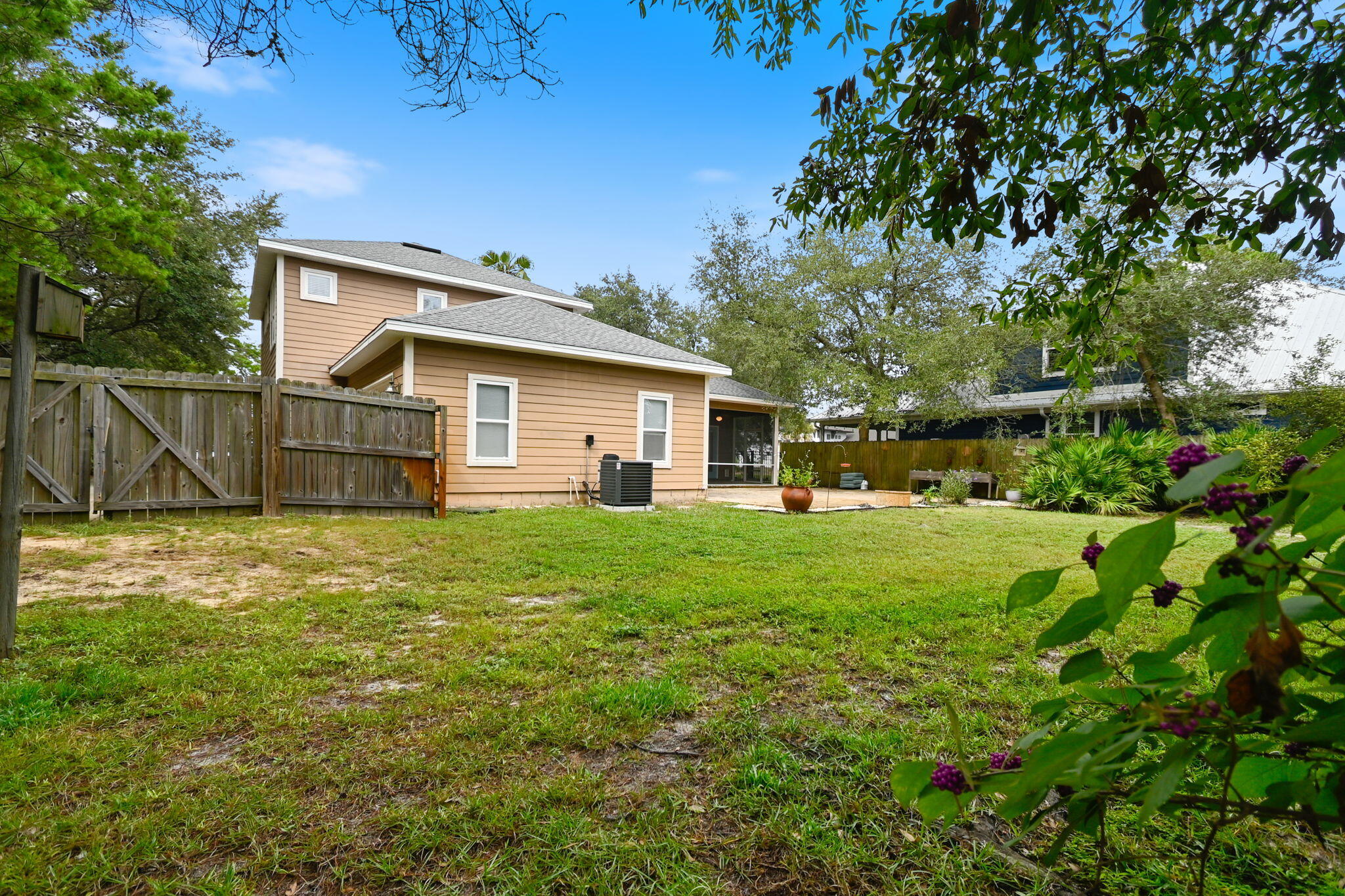 PELICAN BAY - Residential