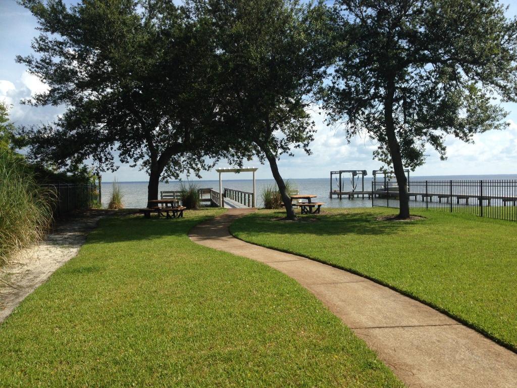PELICAN BAY - Residential