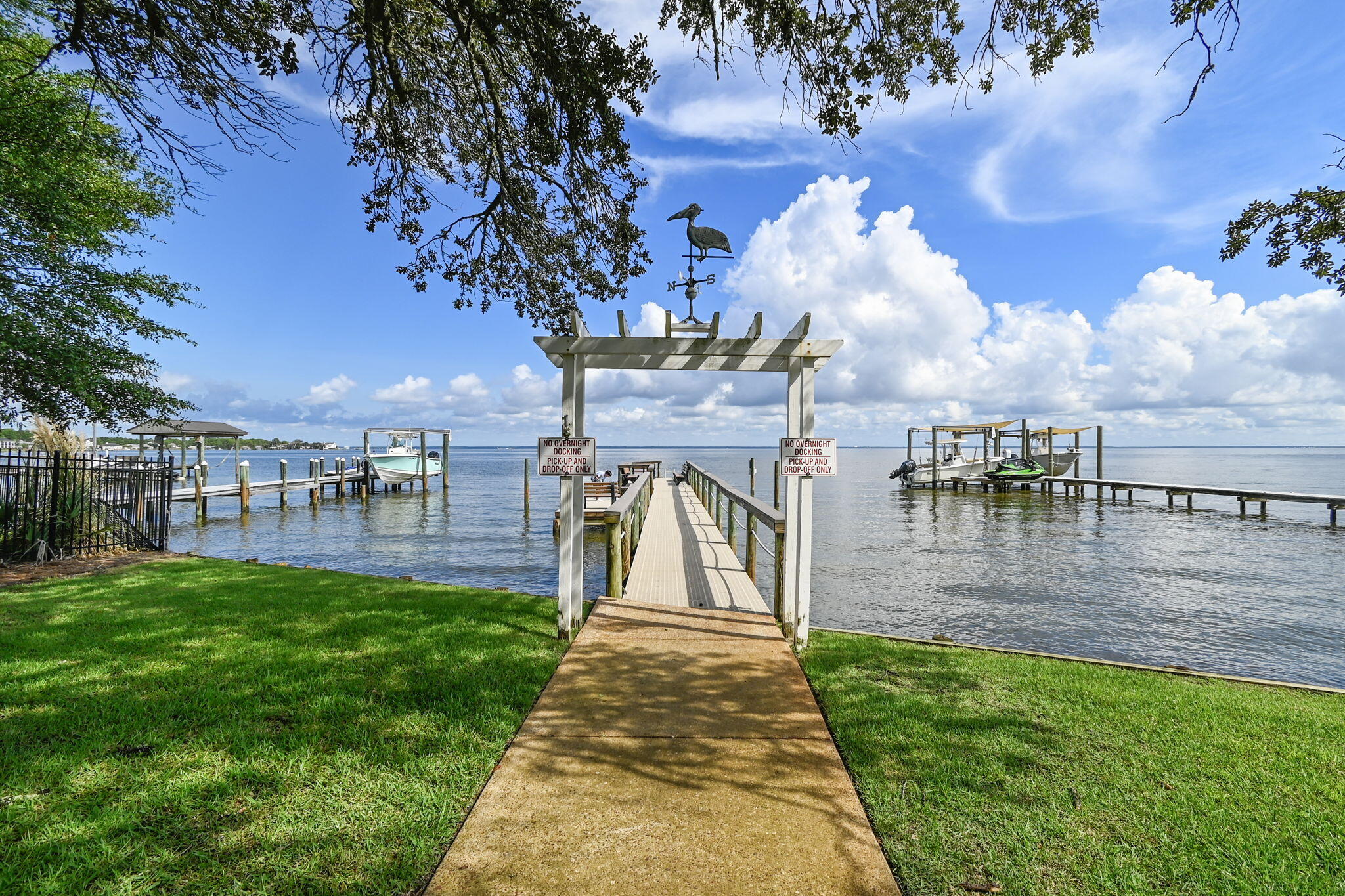PELICAN BAY - Residential