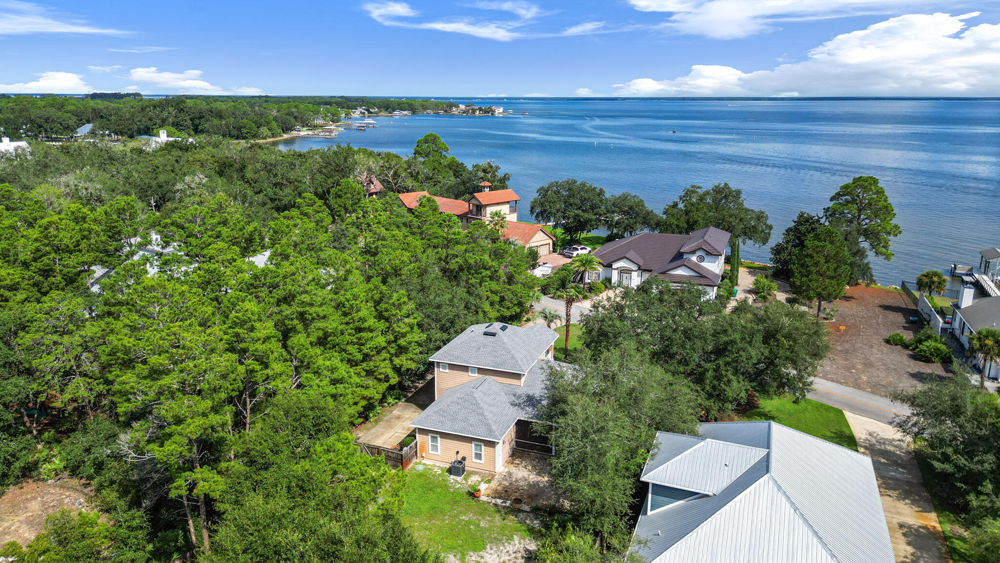 PELICAN BAY - Residential