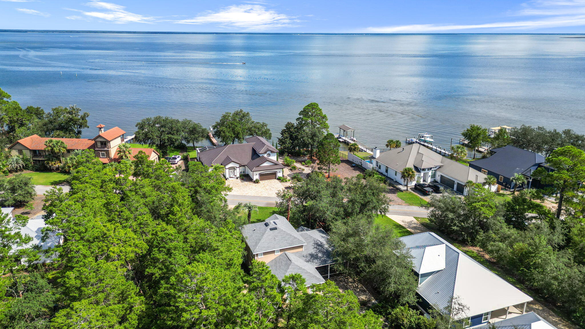 PELICAN BAY - Residential