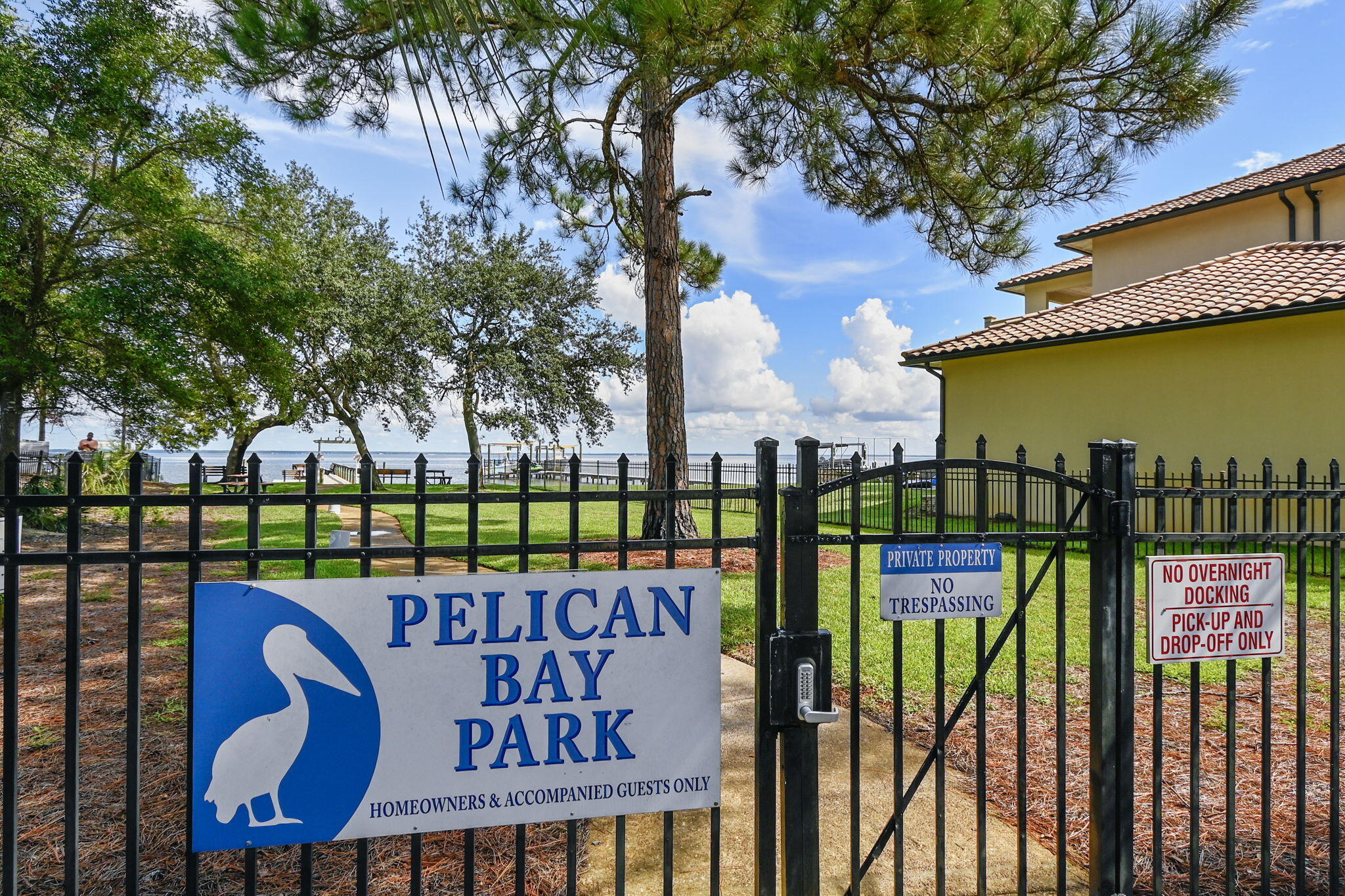 PELICAN BAY - Residential
