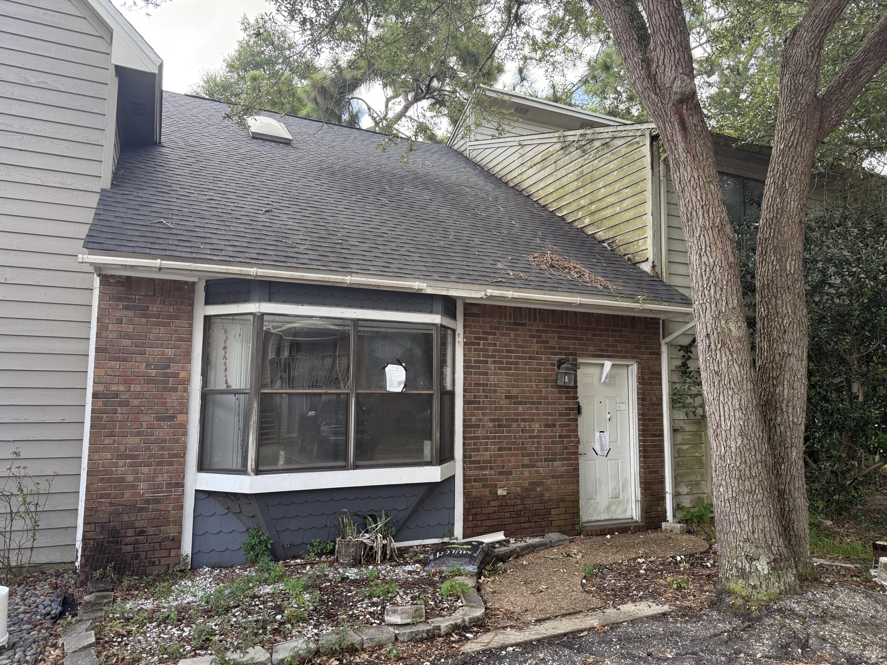 Located north of Racetrack Rd, there is convenient access to grocery stores, restaurants and other shopping. Buyer to verify all pertinent information including square footage and acreage.
Property is being sold AS IS.