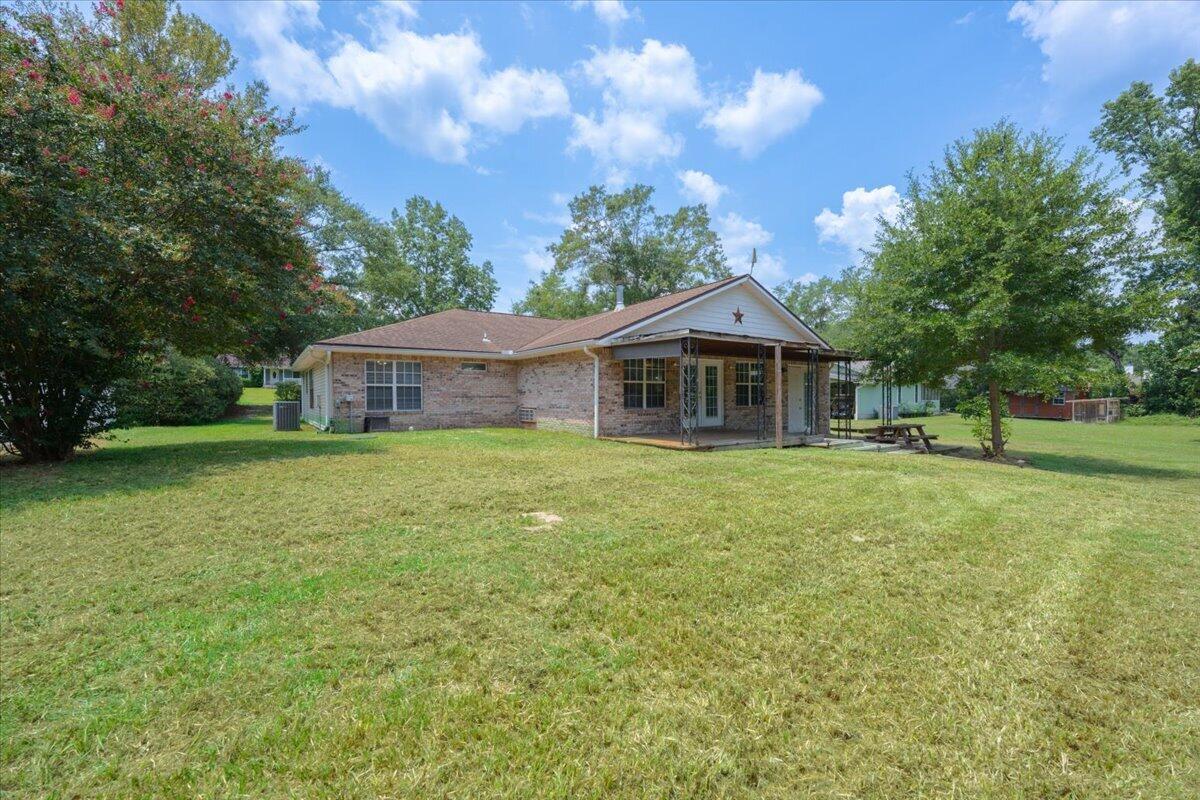 COUNTRY CLUB ESTATES - Residential