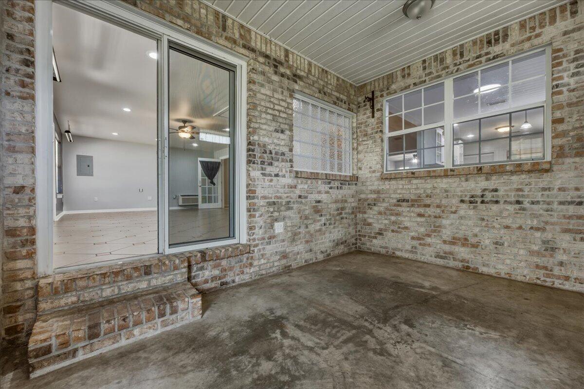 COUNTRY CLUB ESTATES - Residential