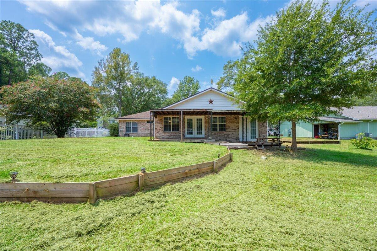 COUNTRY CLUB ESTATES - Residential