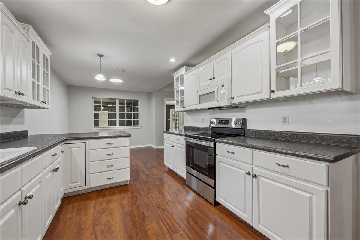 COUNTRY CLUB ESTATES - Residential