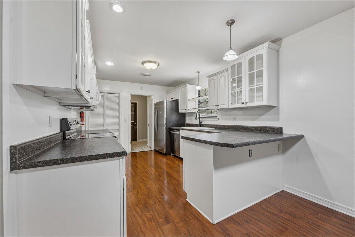 COUNTRY CLUB ESTATES - Residential