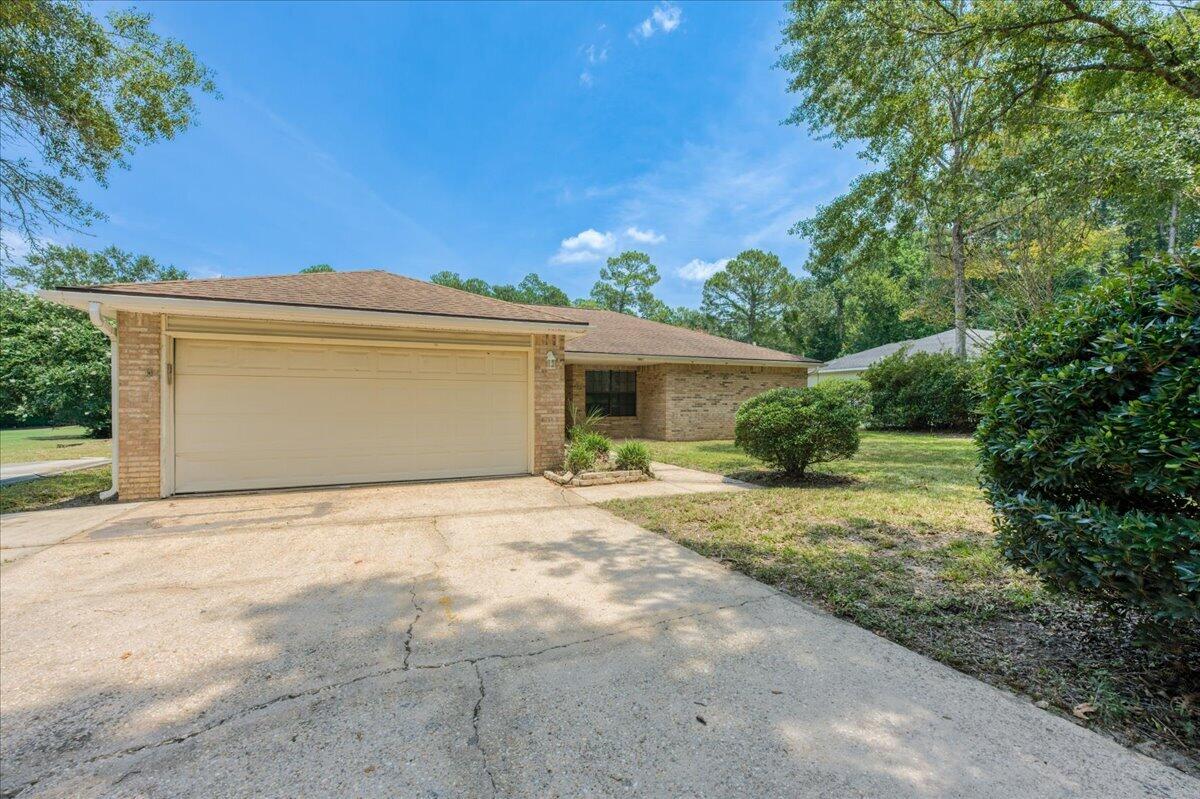 COUNTRY CLUB ESTATES - Residential