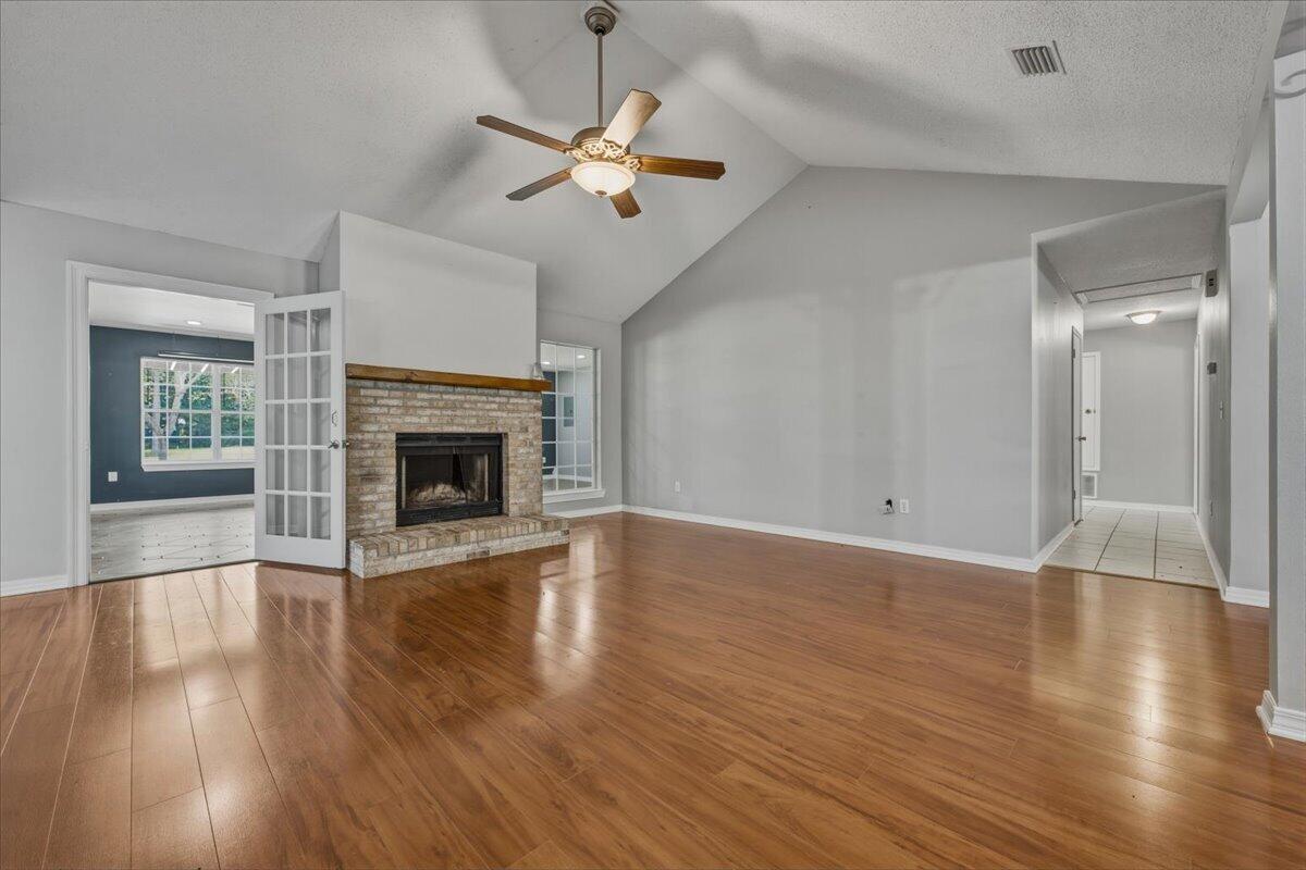 COUNTRY CLUB ESTATES - Residential