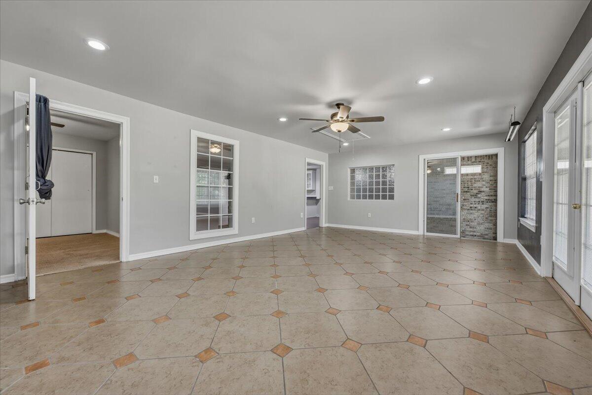 COUNTRY CLUB ESTATES - Residential