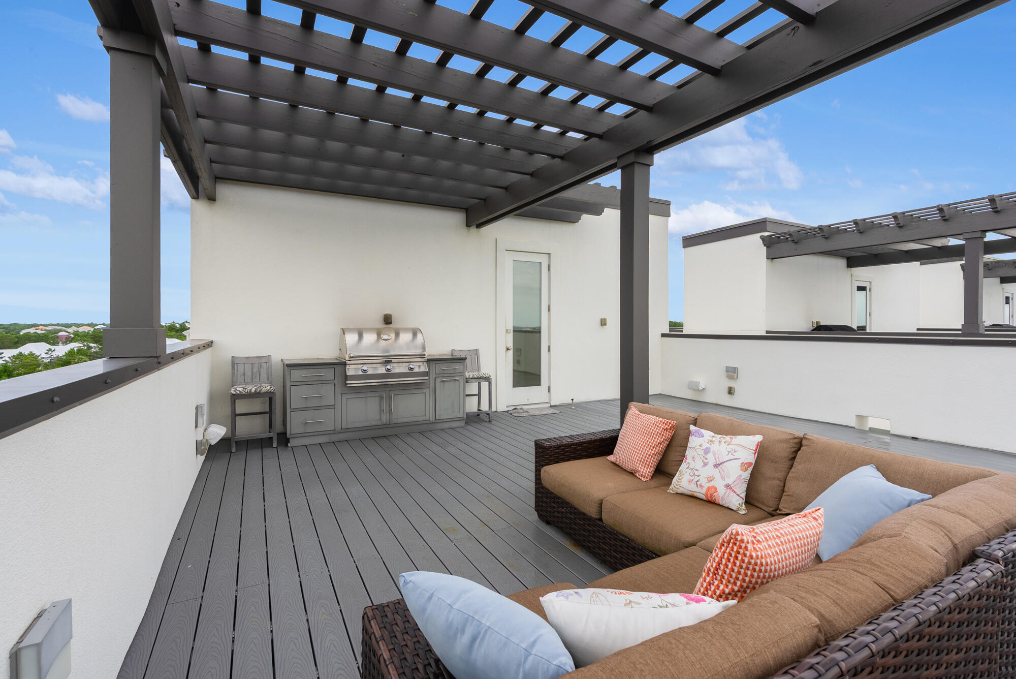 CREST DEVELOPMENT - Residential
