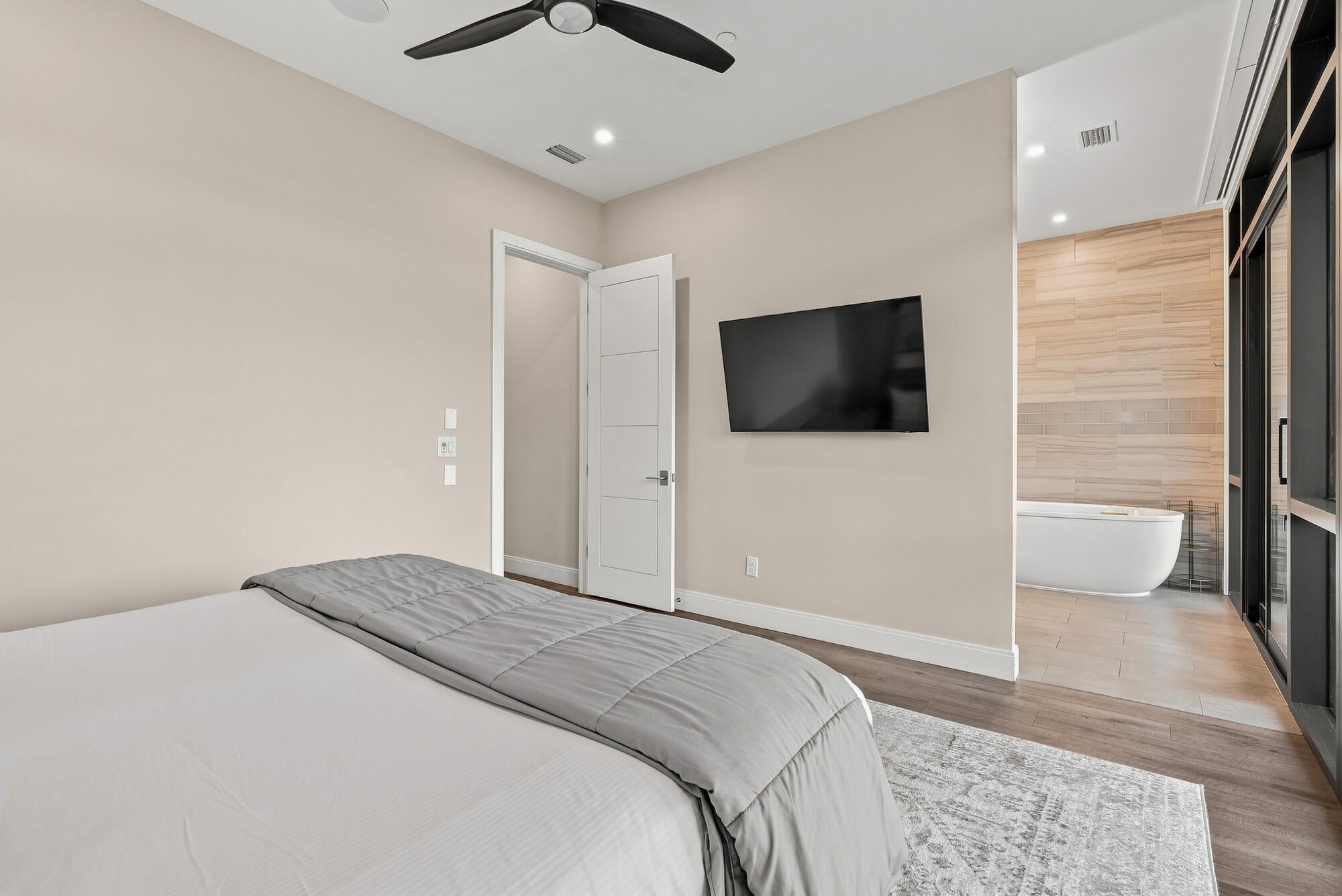 CREST DEVELOPMENT - Residential
