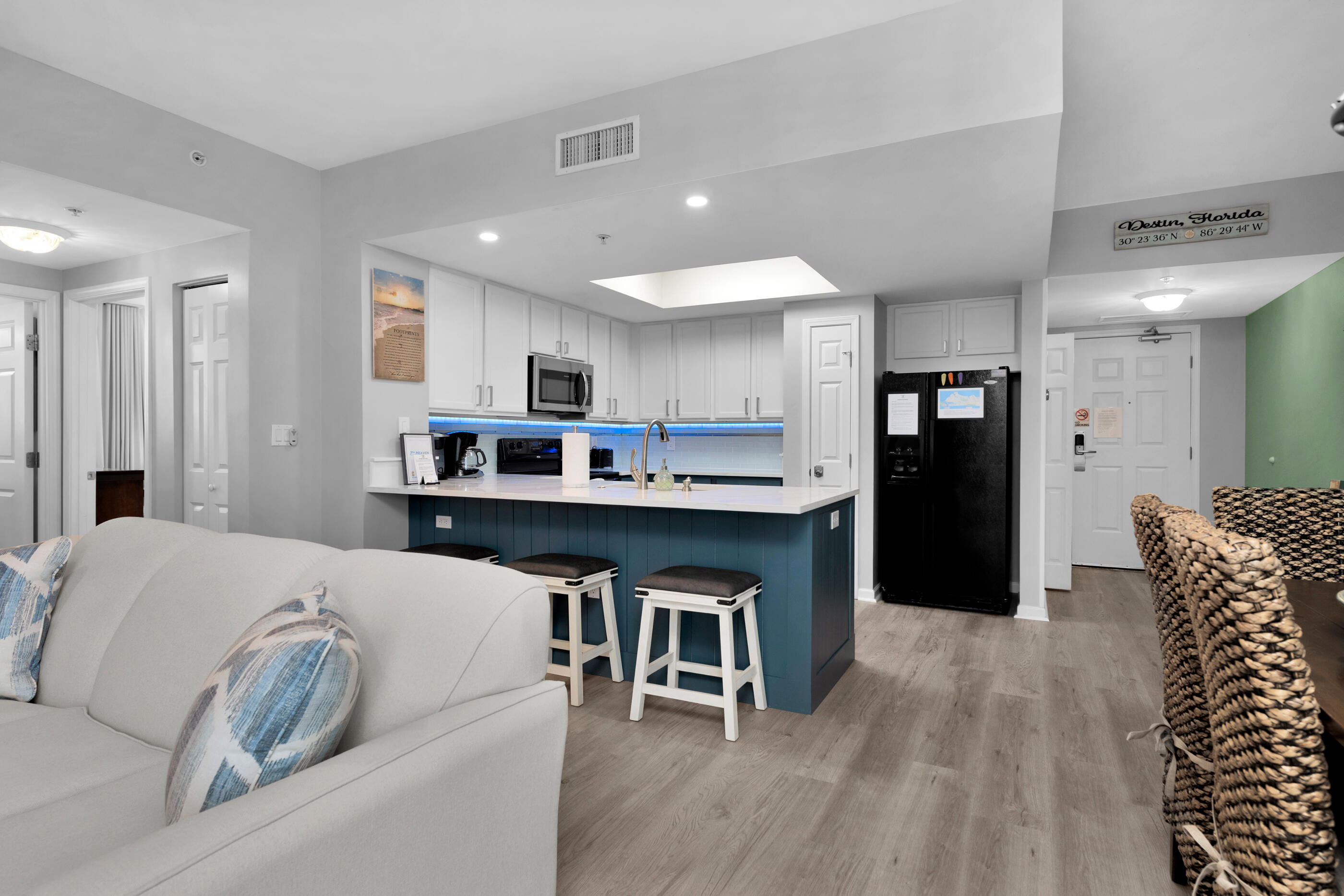Under contract with 72 hour kick-out clause, contingent on financing. Accepting backup offers. 

Gross rental sales 2026- $33,600 (122 nights) CAO 11JUL
Welcome to your ideal getaway at The Palms of Destin! This beautifully updated unit is ready for you to enjoy or to continue its successful rental history. Featuring new flooring and stunning countertops in both the kitchen and bathroom, this space has been thoughtfully refreshed with freshly painted cabinets and balconies, ensuring a modern and inviting atmosphere.

The HVAC system was newly installed in 2021, New water heater 2022


2025 - $27,200 (68 nights) 4 months used by owners
2024 - $36,700 (167 nights) 2 months used by owners
2023 - $46,800 (152 nights)