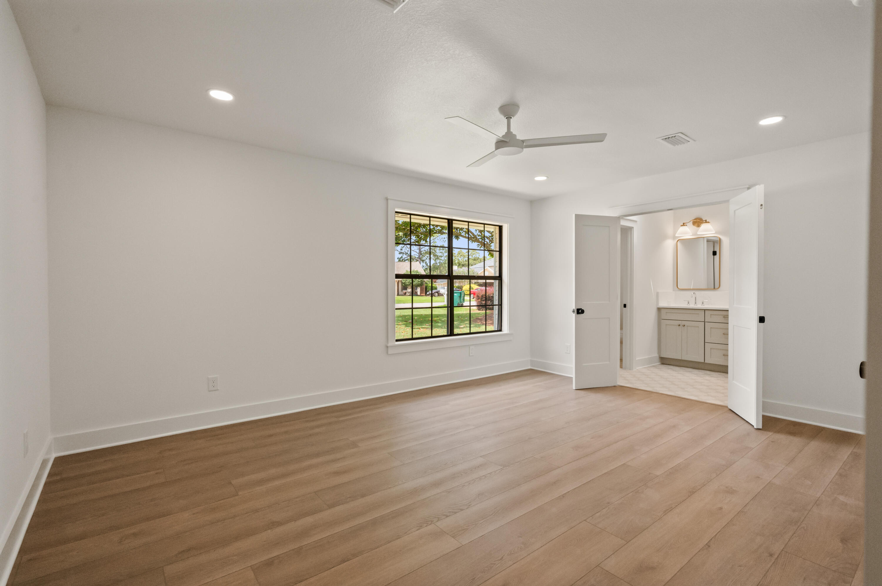 ST ANDREWS EAST BLUEWATER BAY - Residential