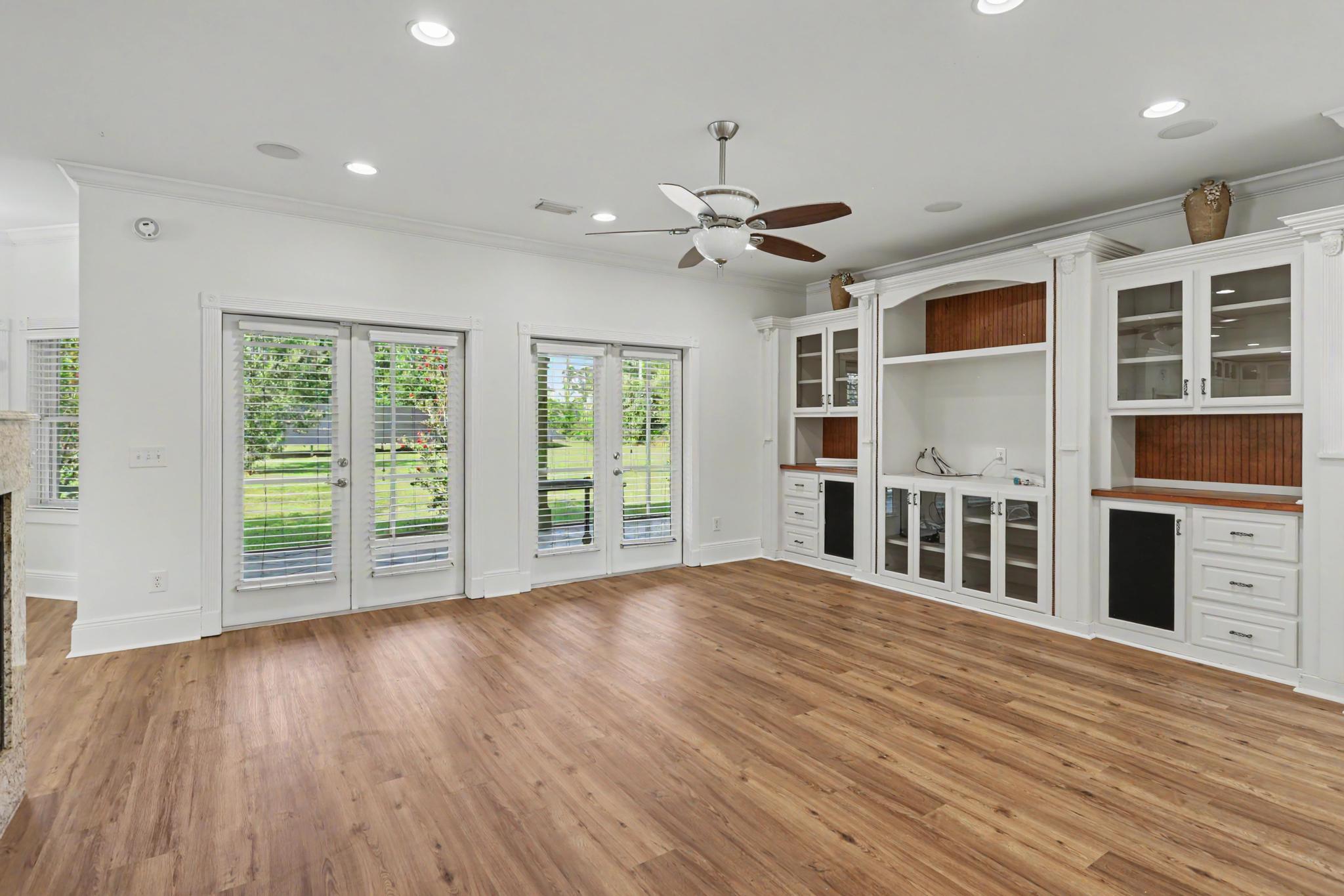 INDIAN HILLS - Residential