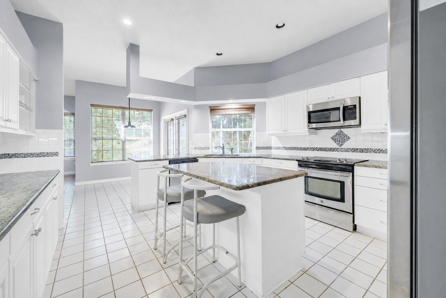 PARKWOOD ESTATES PH 1 BLUEWATER BAY - Residential