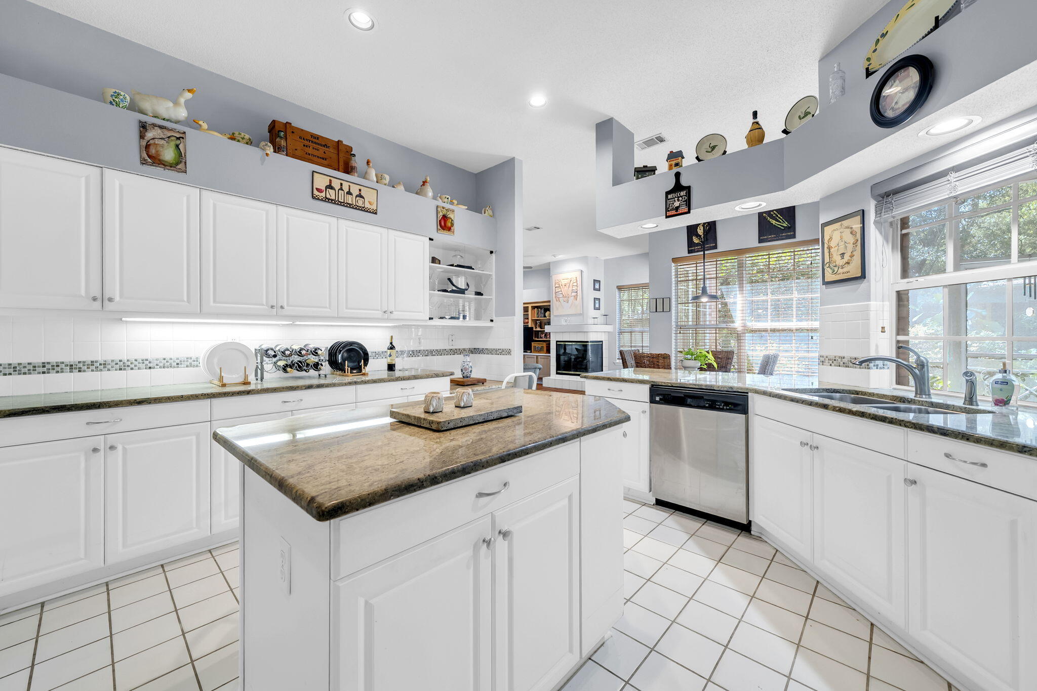 PARKWOOD ESTATES PH 1 BLUEWATER BAY - Residential