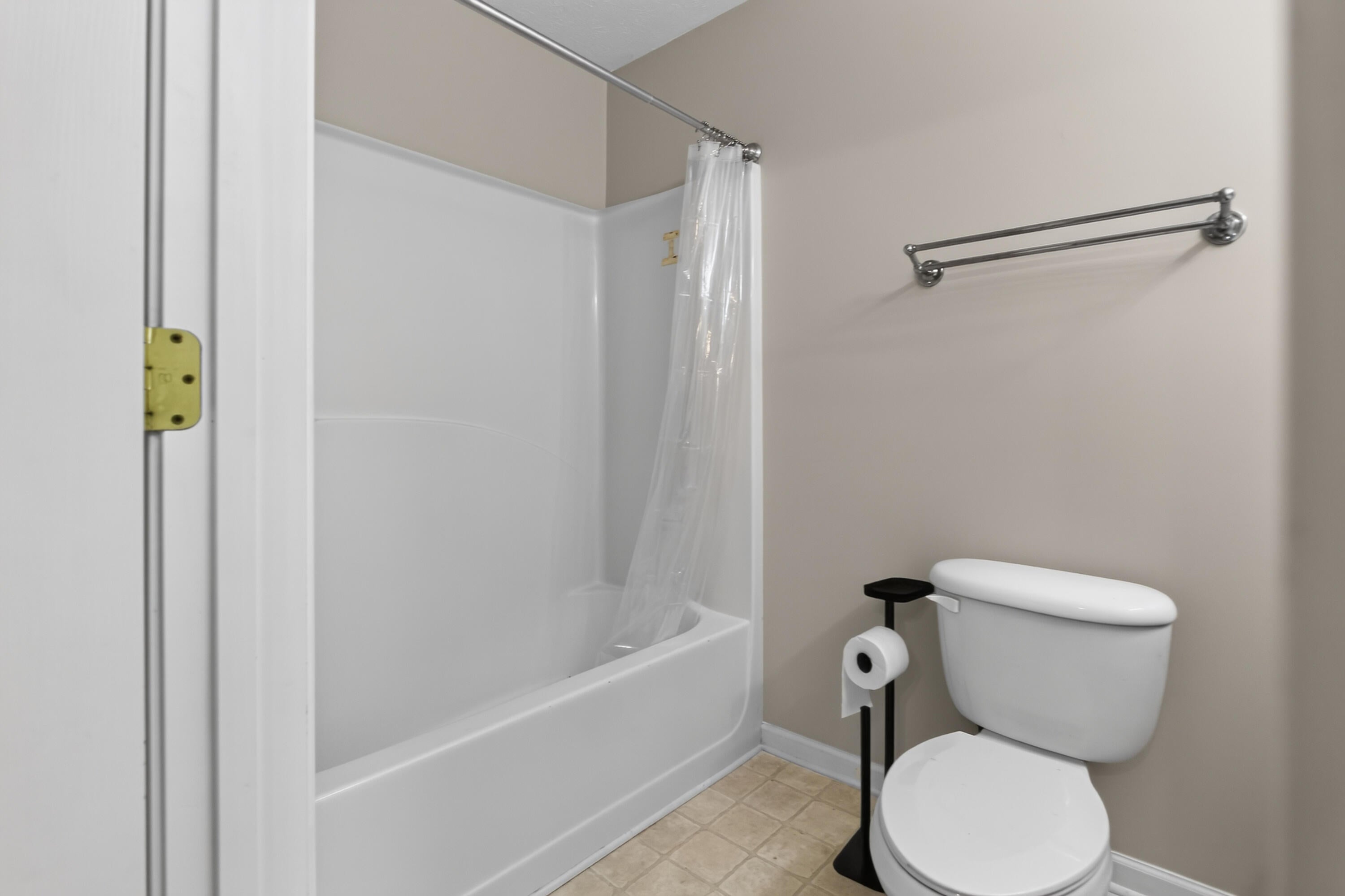 ROLLING PINES - Residential Lease