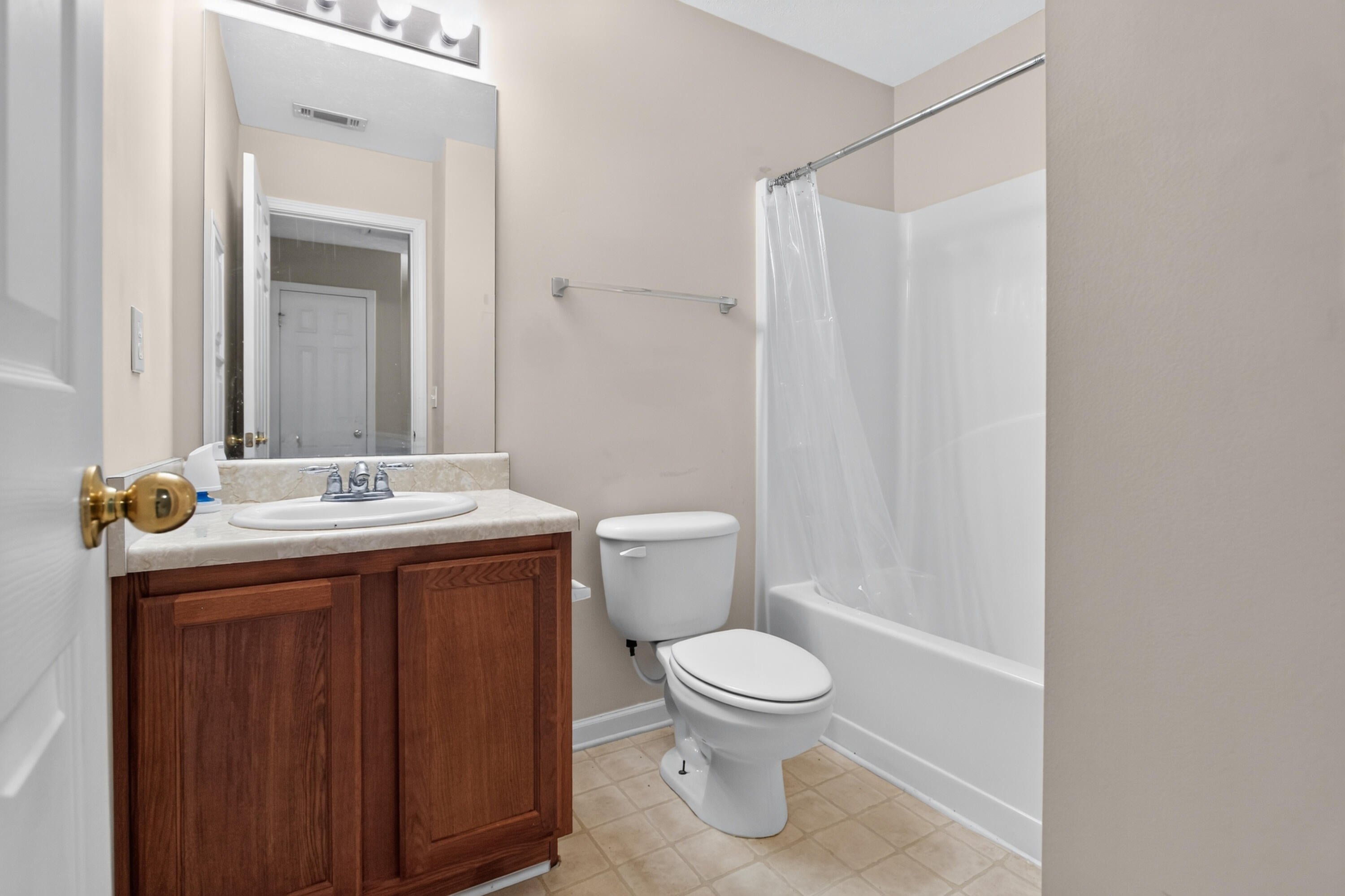 ROLLING PINES - Residential Lease