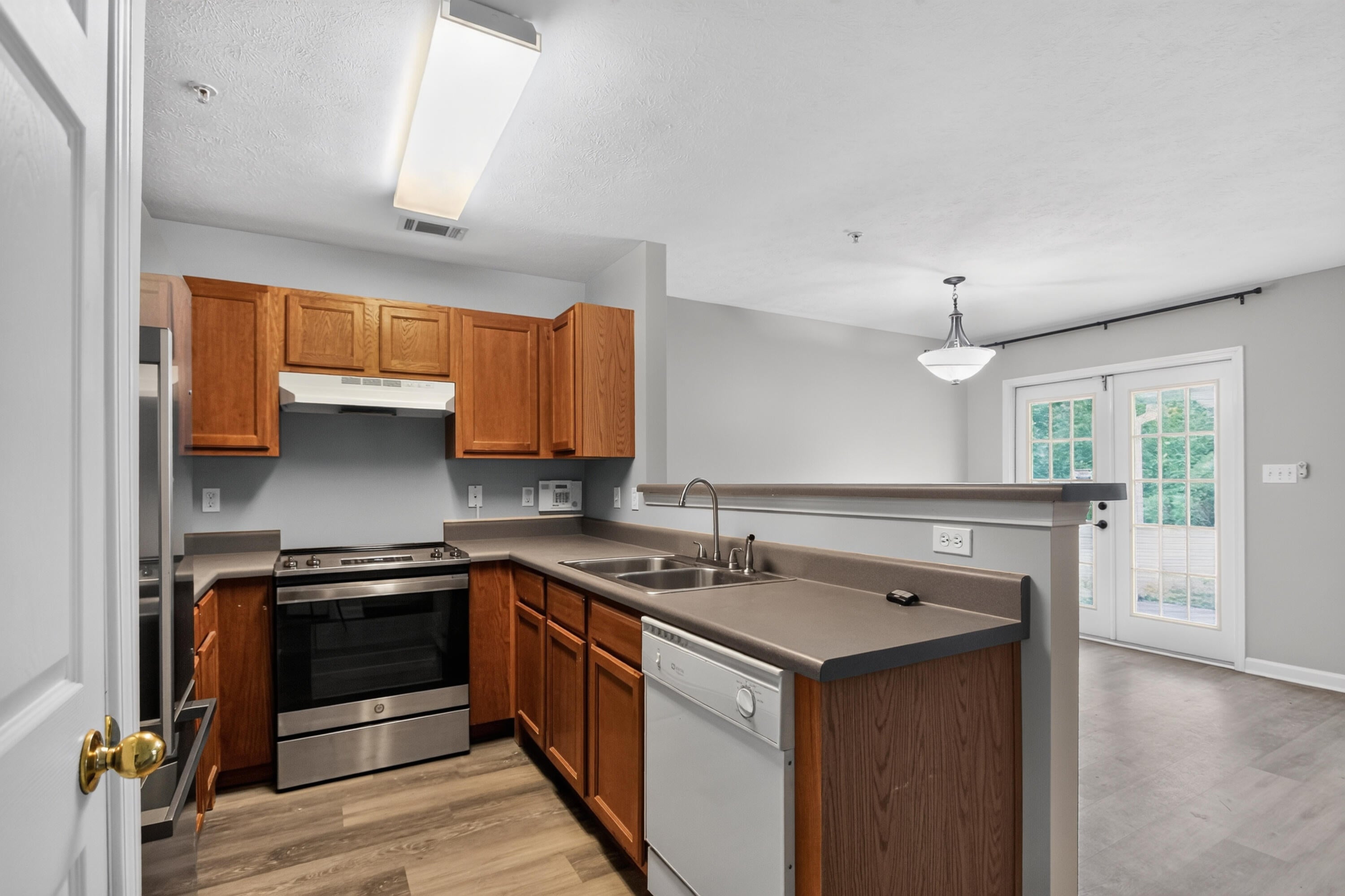 ROLLING PINES - Residential Lease