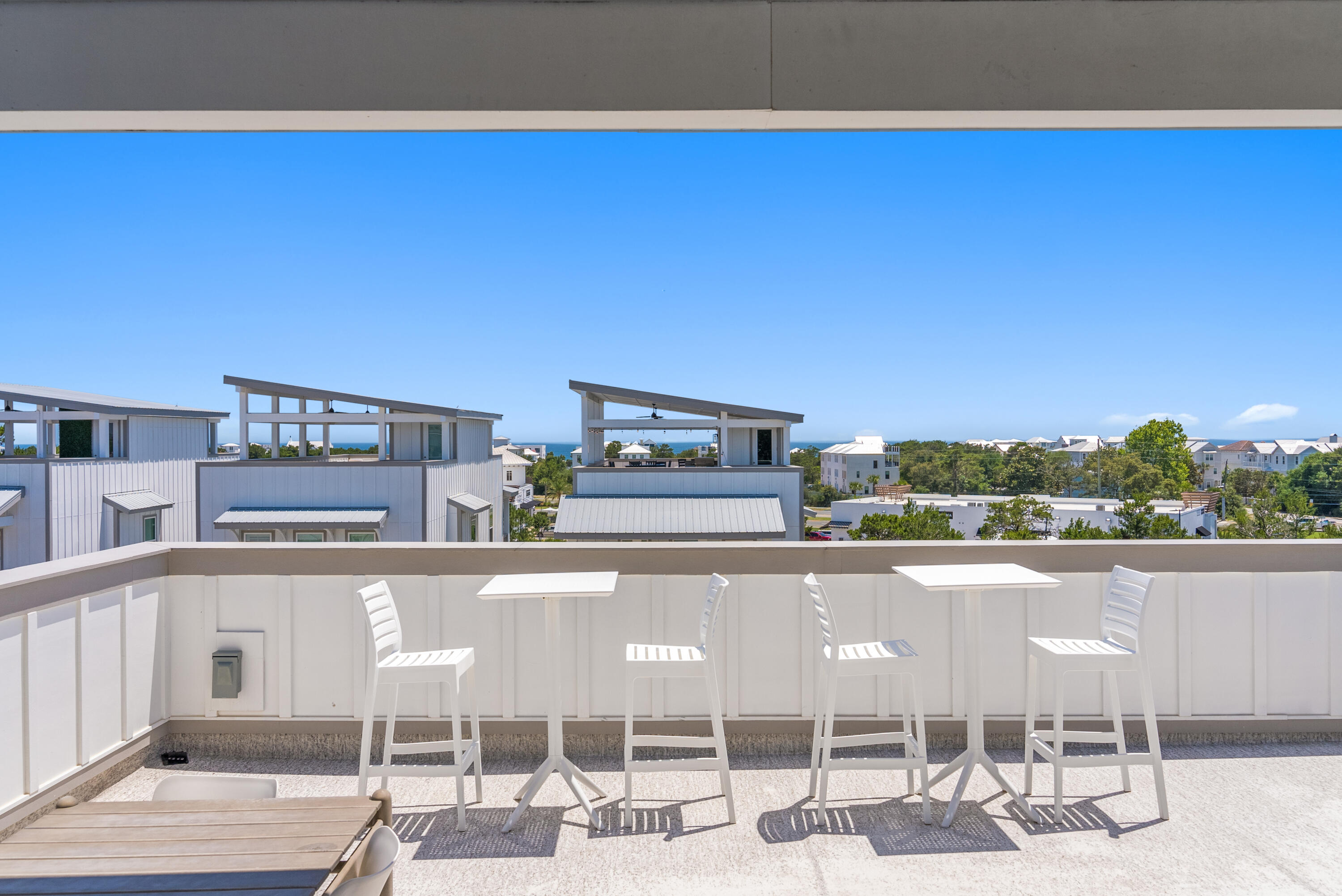 TWIN PALMS - Residential