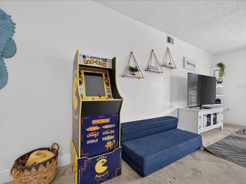 ISLANDWOOD CONDO - Residential Lease