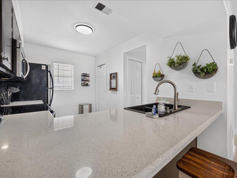 ISLANDWOOD CONDO - Residential Lease