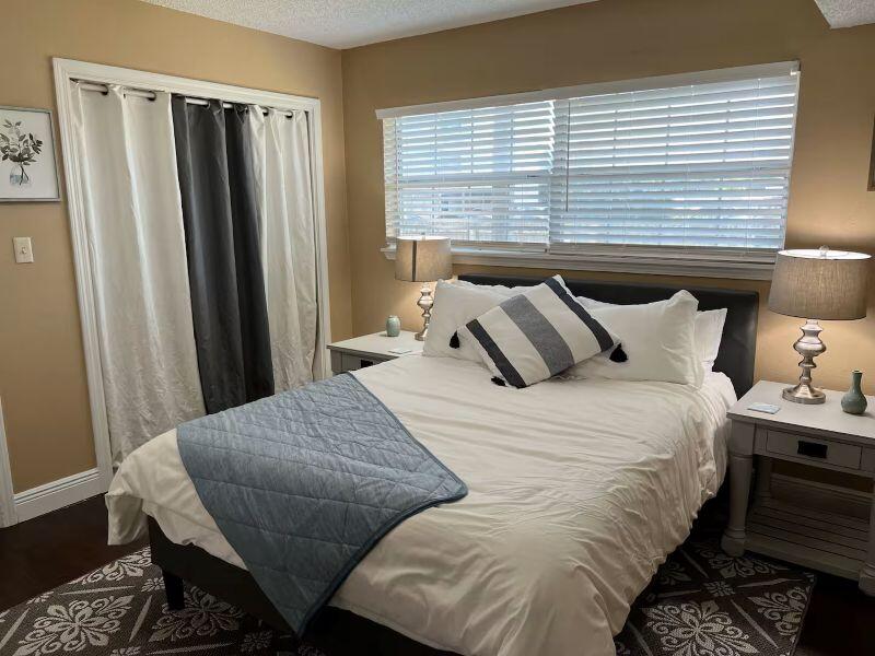 ISLANDWOOD CONDO - Residential Lease