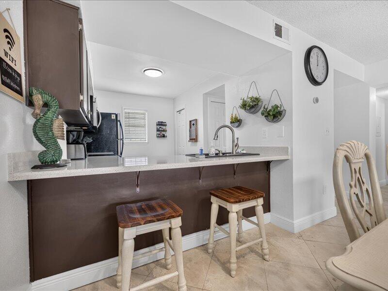 ISLANDWOOD CONDO - Residential Lease