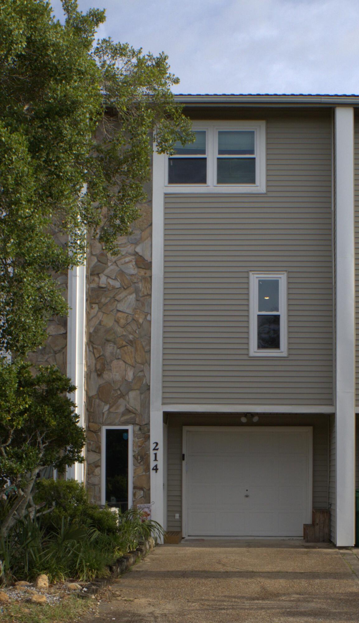 SNUG HARBOR - Residential