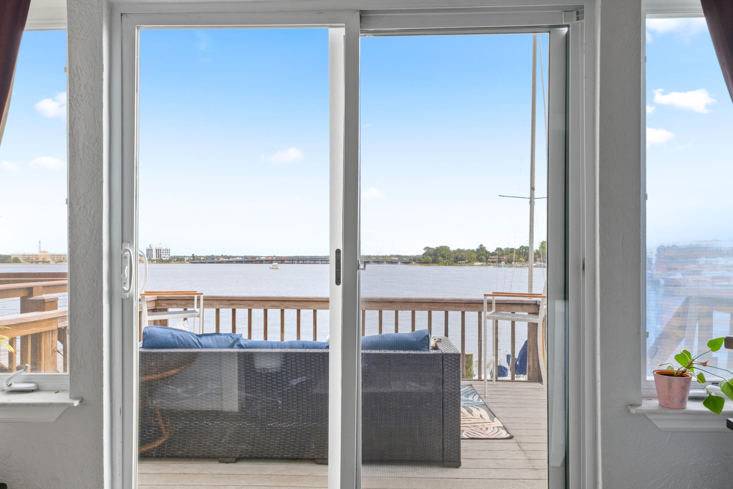 SNUG HARBOR - Residential