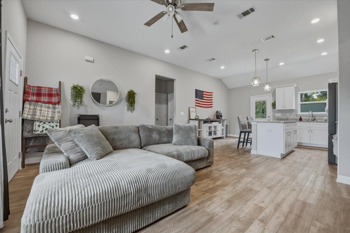 MAJESTIC OAKS VINEYARD - Residential