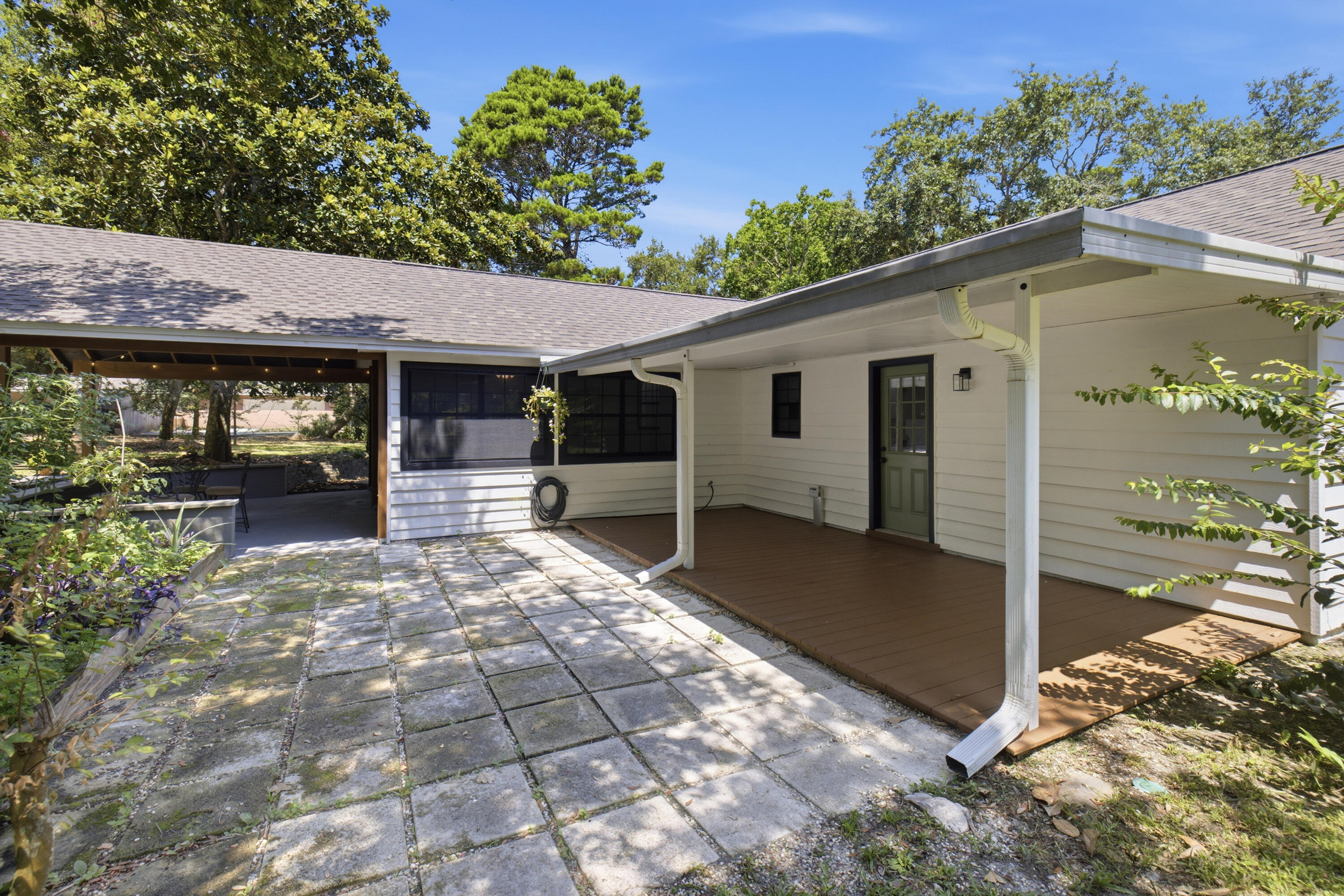 HICKORY SHORES - Residential