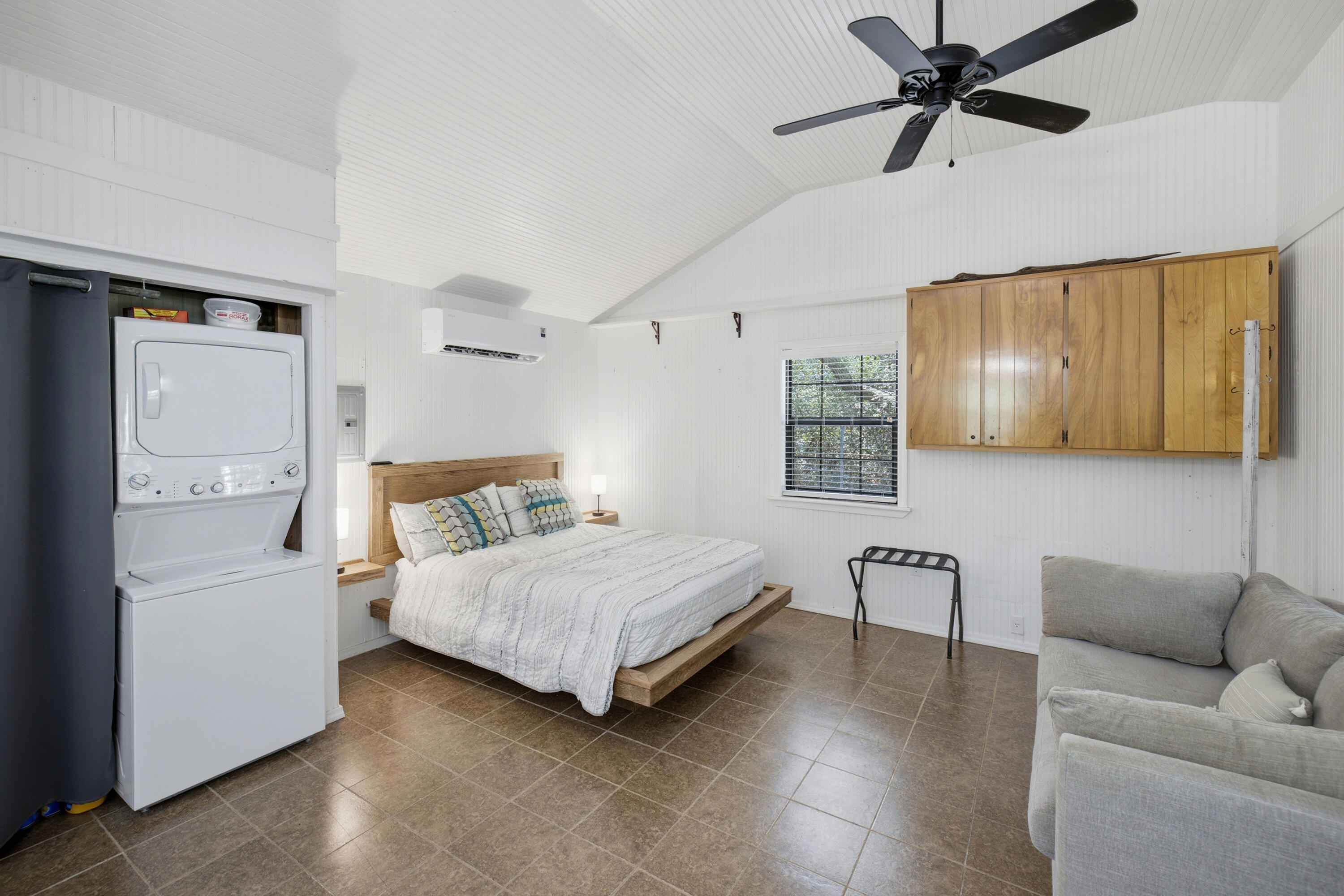 HICKORY SHORES - Residential