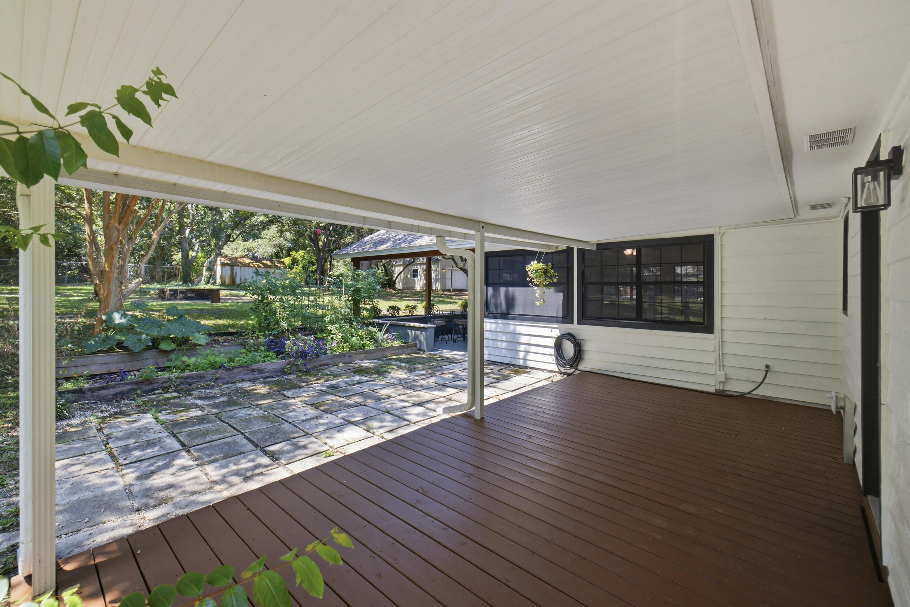 HICKORY SHORES - Residential