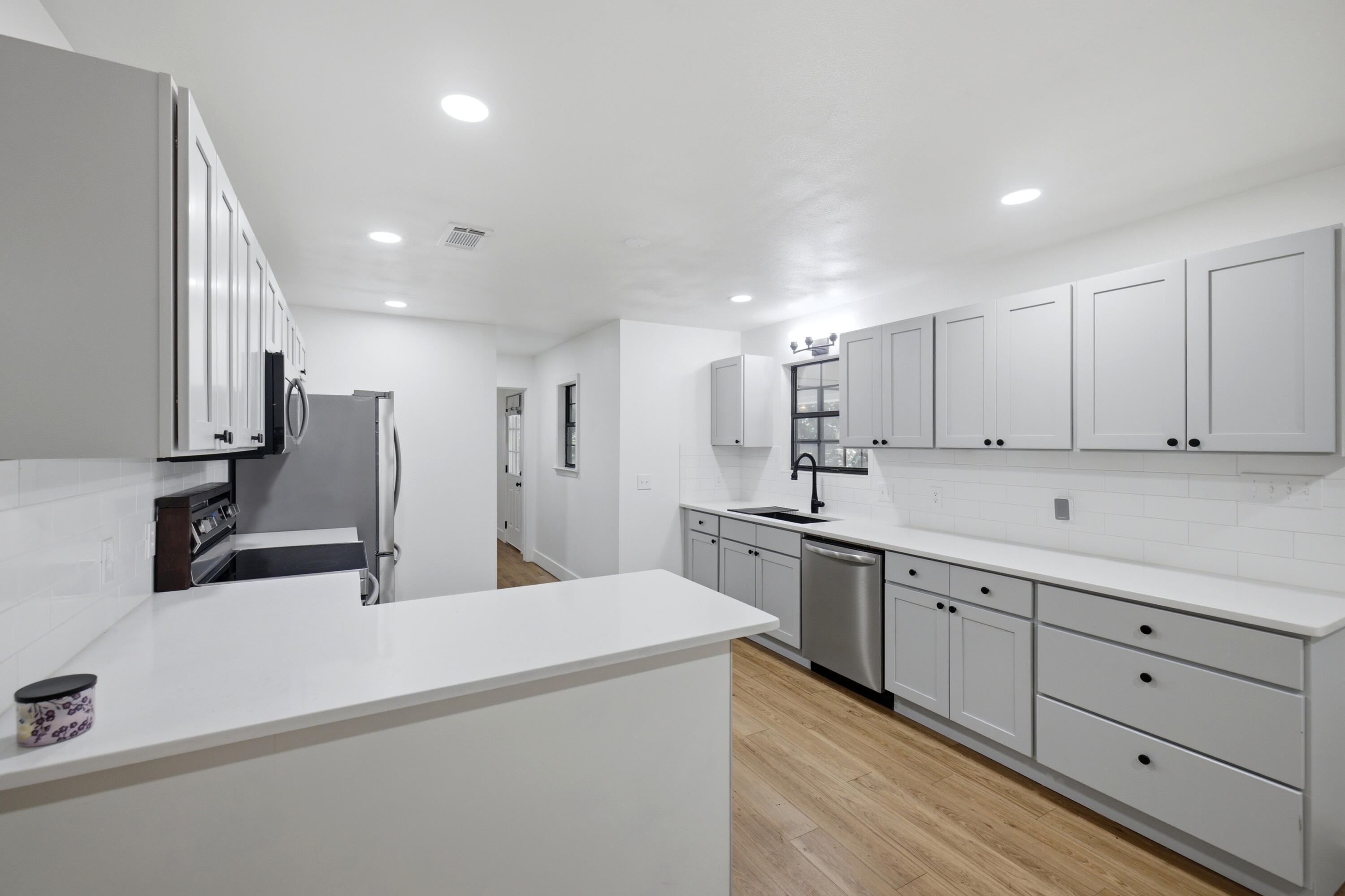 HICKORY SHORES - Residential
