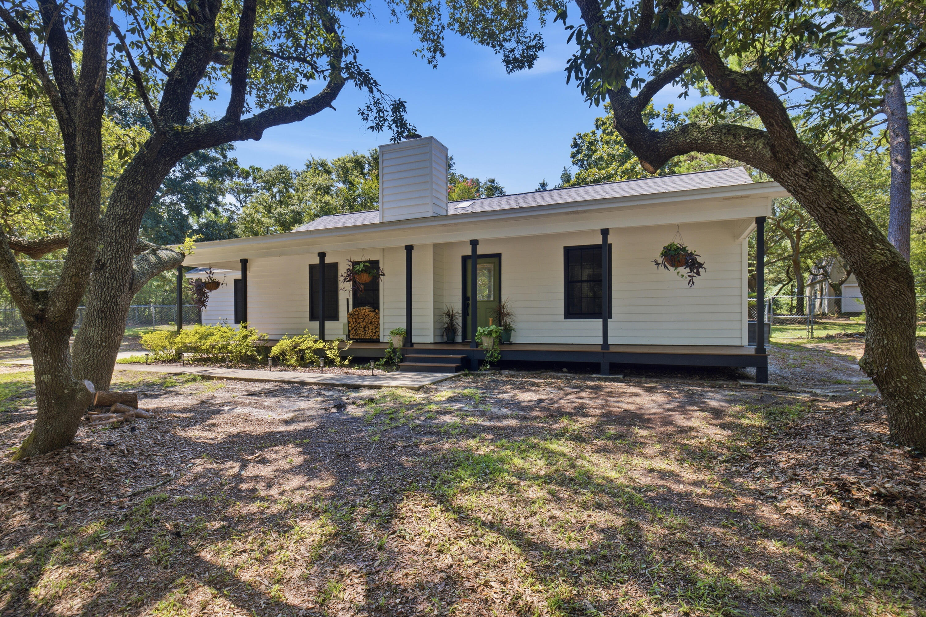 HICKORY SHORES - Residential