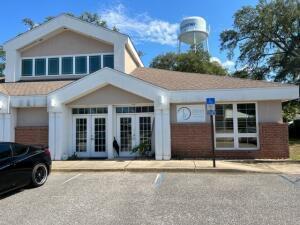Prime commercial lease opportunity at 124 Highway 98 #501 in Mary Esther. This well-positioned unit offers excellent visibility along busy Hwy 98, with strong traffic counts and easy access. The space features an open layout adaptable for orthodontist office or service use, plus large windows providing natural light and signage exposure. Ample parking available for customers and staff. Conveniently located near Hurlburt Field, surrounding businesses, and residential neighborhoods. Ideal for growing or established businesses seeking a high-traffic location