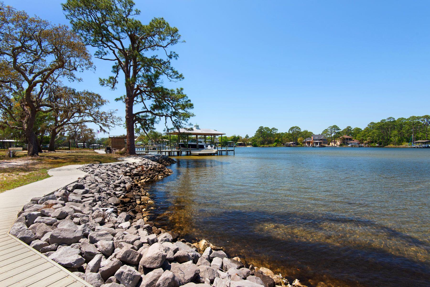 HEWETT BAYOU - Residential