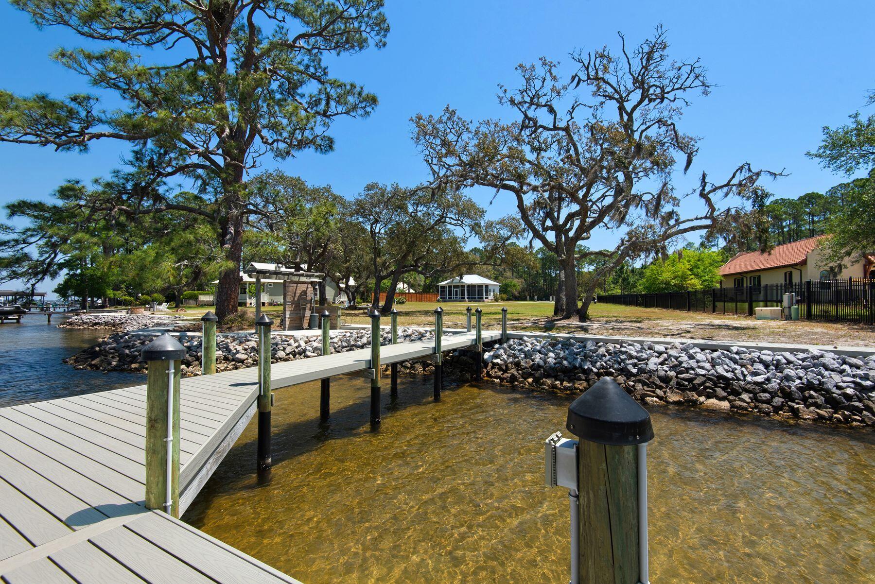 HEWETT BAYOU - Residential