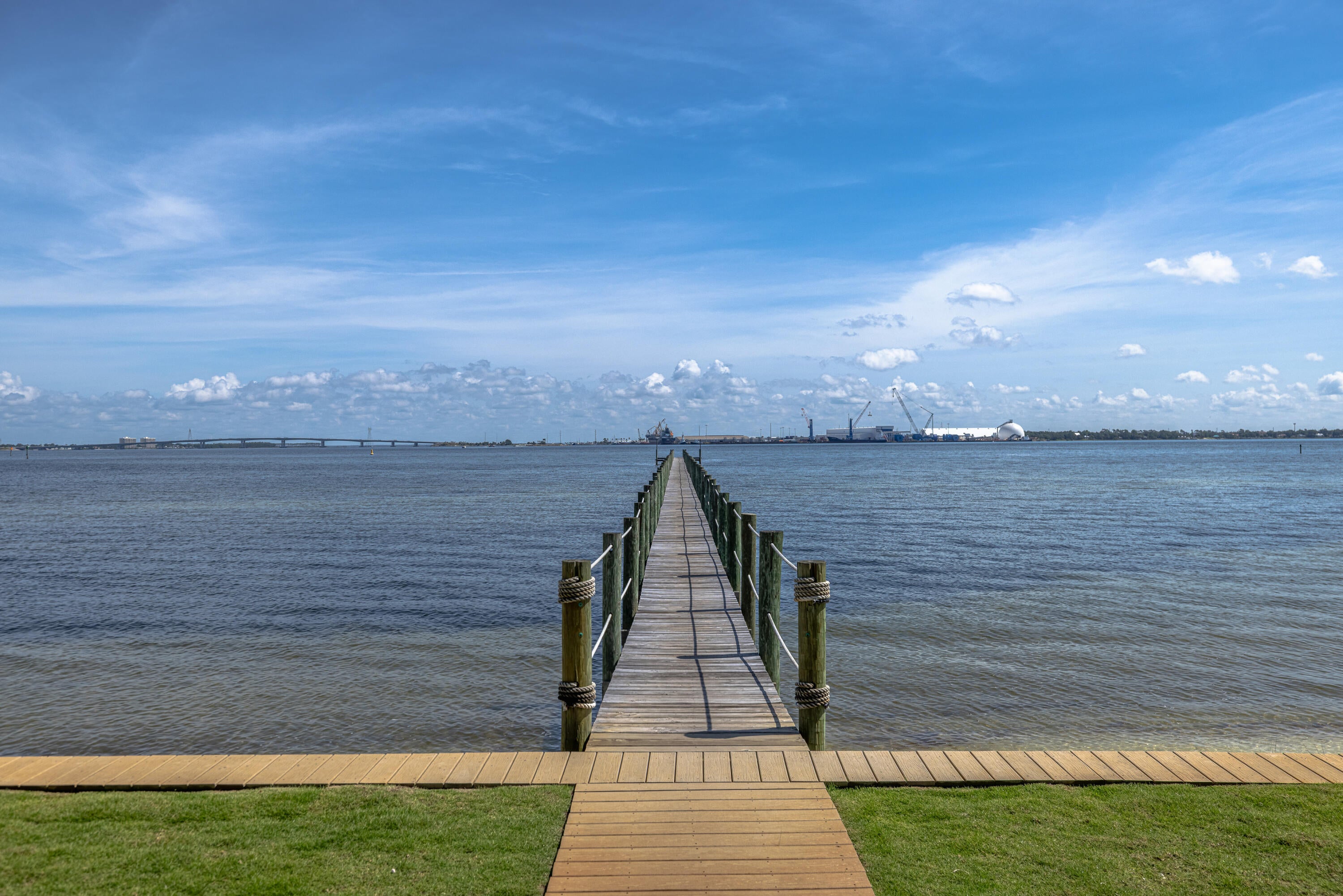 PELICAN BAY - Residential