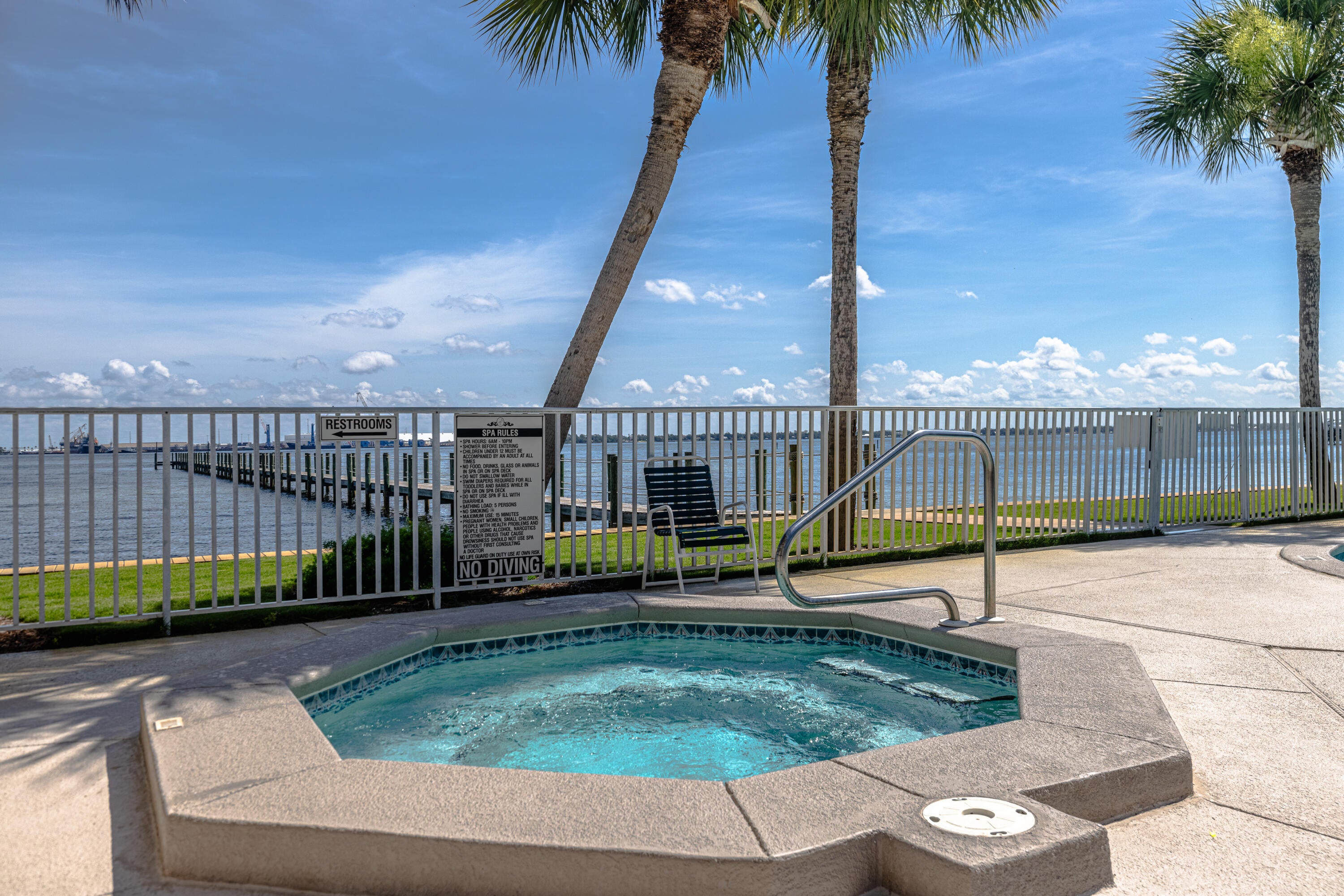 PELICAN BAY - Residential
