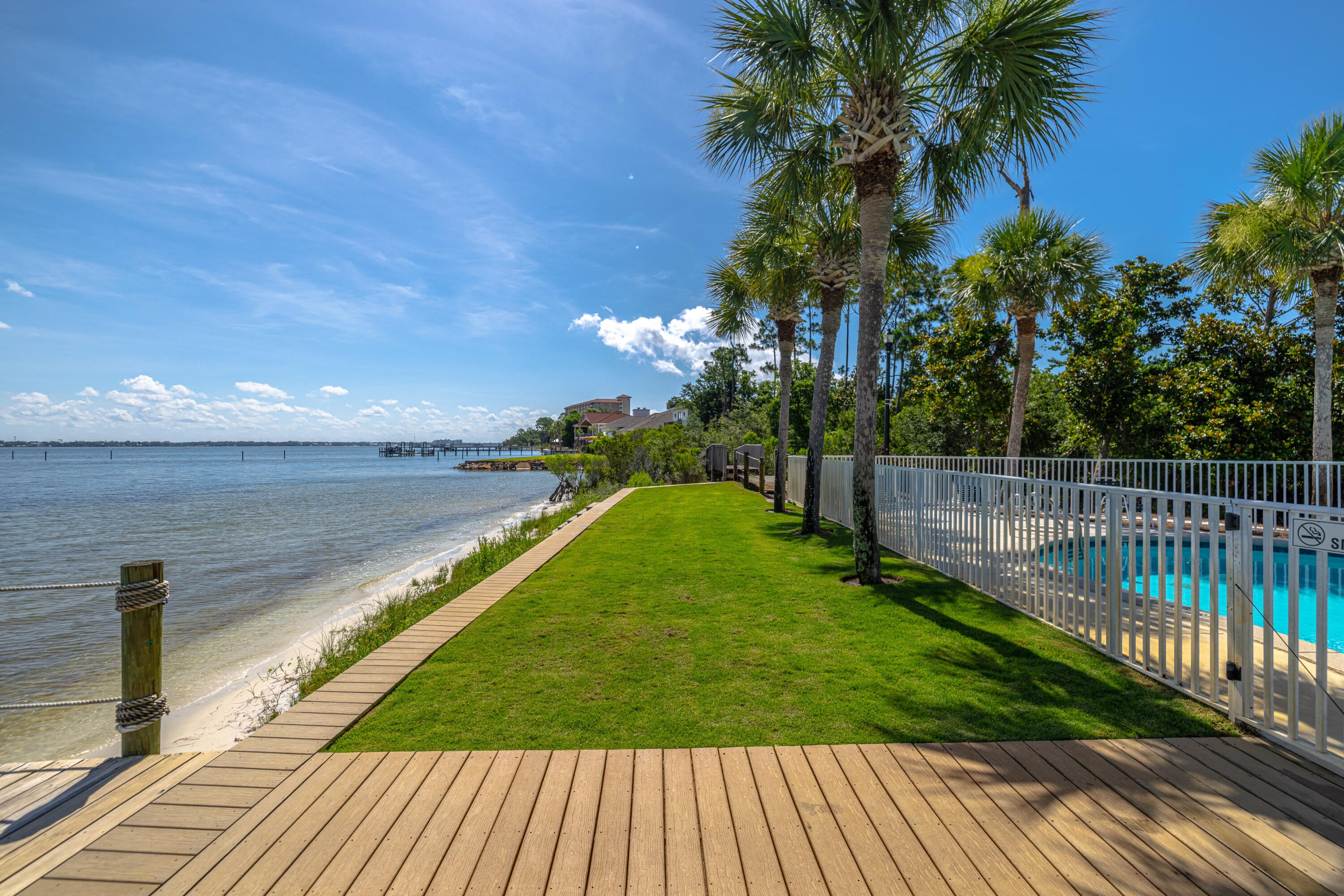 PELICAN BAY - Residential