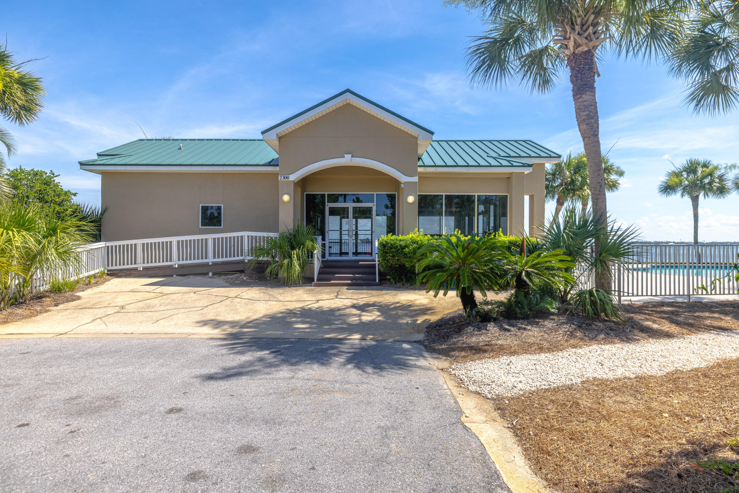 PELICAN BAY - Residential