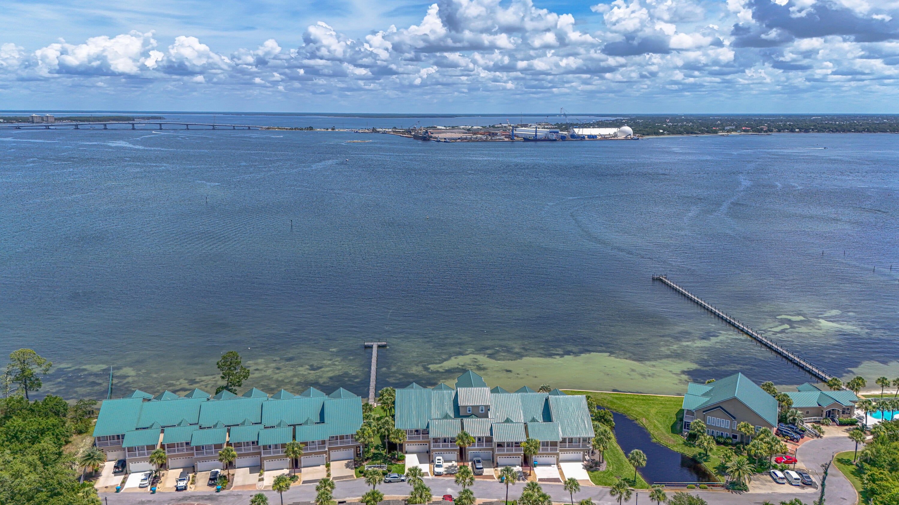 PELICAN BAY - Residential