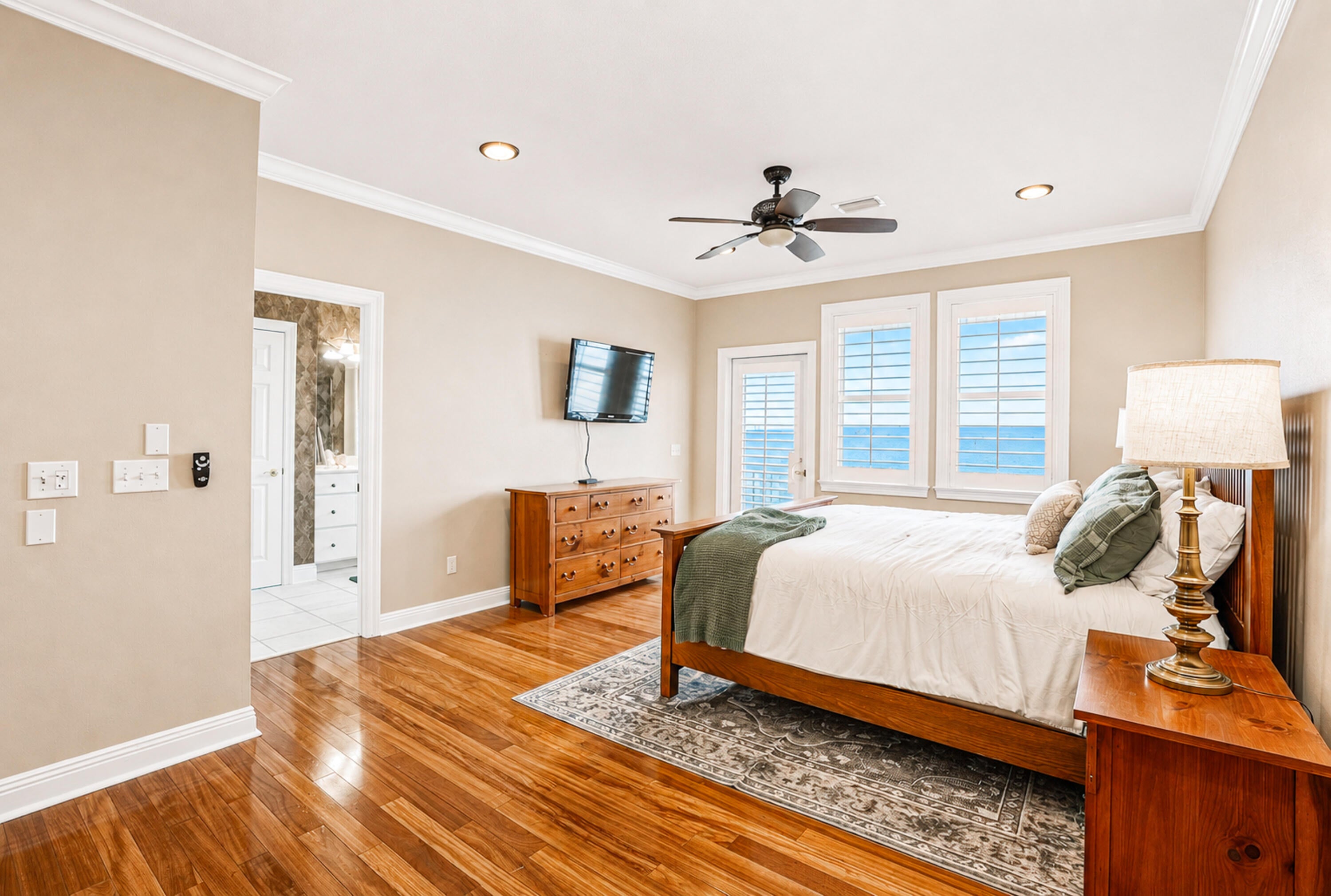 PELICAN BAY - Residential