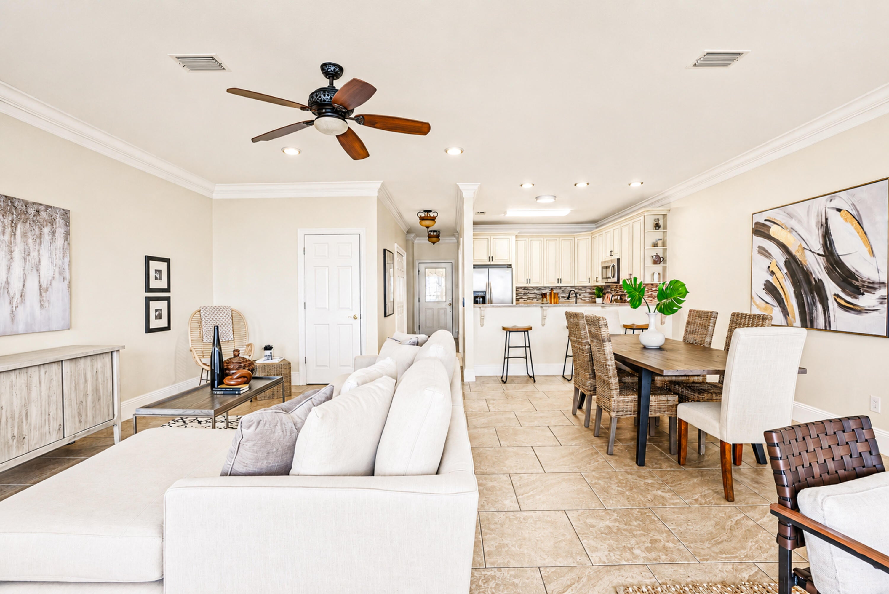 PELICAN BAY - Residential
