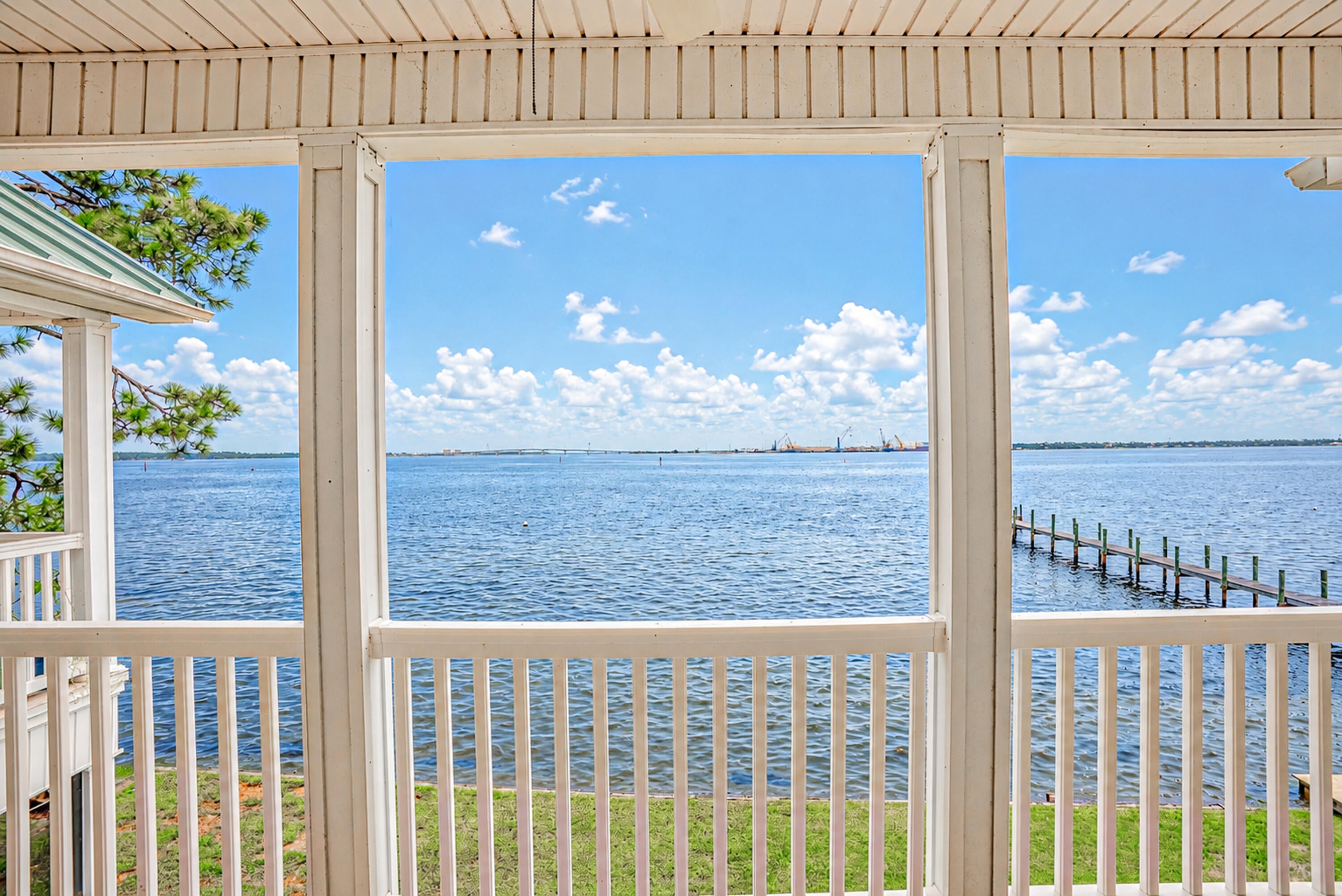 PELICAN BAY - Residential