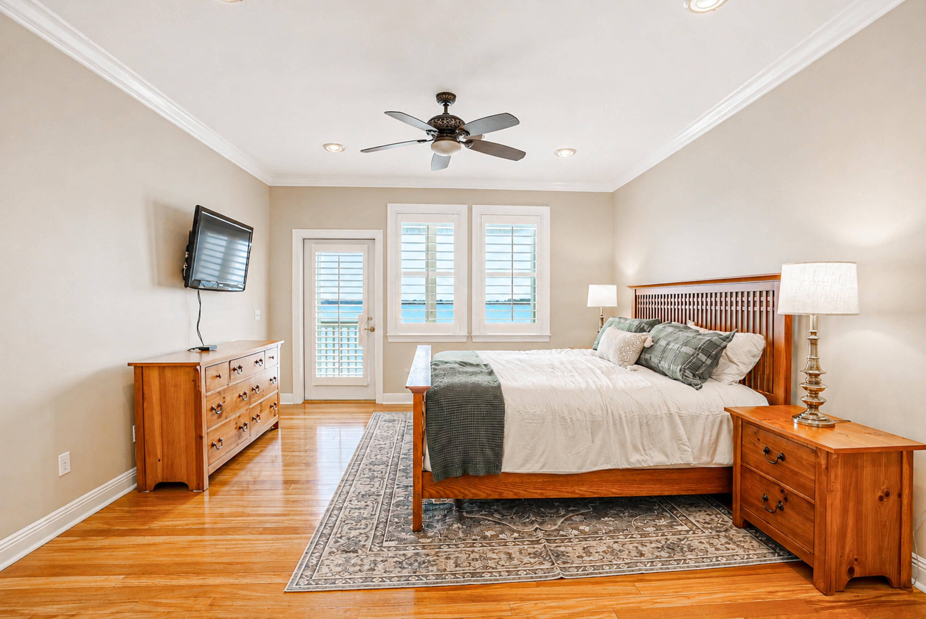 PELICAN BAY - Residential